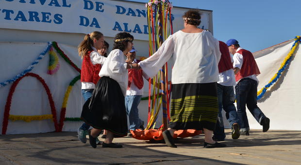 Festival de Dan�as e Cantares: um festival para a inclus�o social