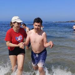 Galeria - Imagem 0 da Utentes de Lar e CACI divertiram-se na praia durante o m�s de julho