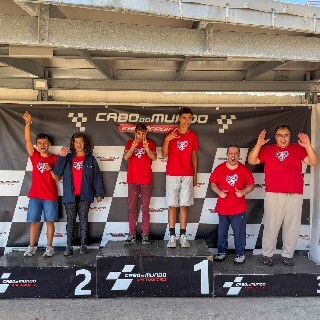 Imagem da Uma tarde a toda a velocidade no Kart�dromo de Cabo do Mundo