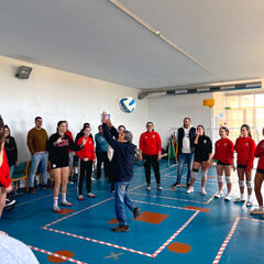 Galeria - Imagem 1 da Atletas de voleibol do Leix�es dinamizam atividade (e doam bens alimentares)