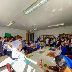 Galeria - Imagem 4 da Em dia de festa, alunos do Col�gio do Ros�rio visitam a ALADI