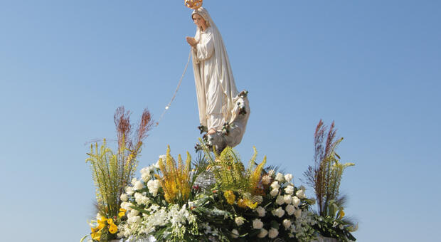 Utentes divertem-se no regresso da festa em Honra a Nossa Senhora de F�tima